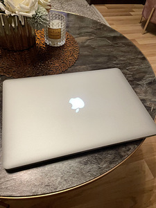 MacBook Pro Retina 15.4” 2.2 GHz i7 ( 2015 ) (2 foto / 2)