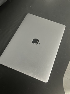 MacBook Pro 2020 M1 256GB (1 foto / 2)