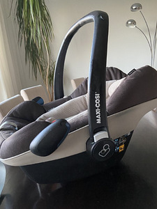 Maxi Cosi Pebble Plus turvahäll (1 foto / 3)