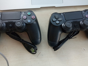 2 контроллера PS4 (1 фото из 1)