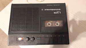 Продам магнитофон "электроника 324" , бритва "харьков". (2 фото из 7)