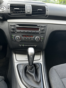 Продаю BMW 118i автомат (6 фото из 10)