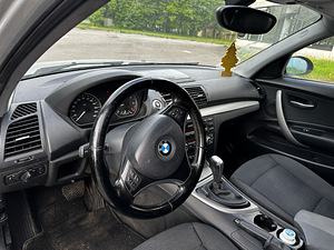 Продаю BMW 118i автомат (7 фото из 10)