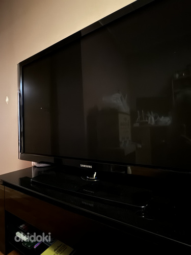 Samsung TV телевизор и подставка под него (фото #3)