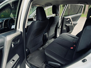 Toyota RAV 4,2015 (8 foto / 14)