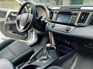 Toyota RAV 4,2015 (9 foto / 14)