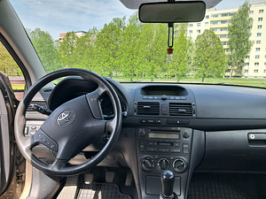 Toyota Avensis 1.6 бензин механика (6 фото из 7)