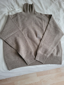 Sviiter / Sweater Uniqlo 100% wool