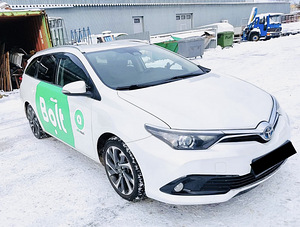 BOLT AUTORENT : TOYOTA AURIS HYBRID + LPGAUTOGAAS FACELIFT (2 foto / 6)