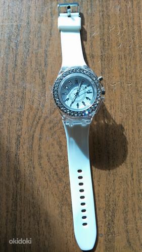 Женские новые наручные часы (фото #1)