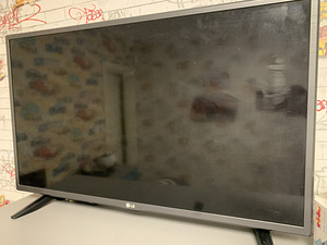 LG телевизор (2 фото из 3)
