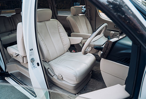 Nissan Elgrand XL Rider Autech (11 foto / 15)