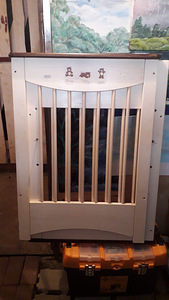 Детская кроватка (3 фото из 5)