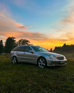 Продается mercedes-benz c320 (3 фото из 11)