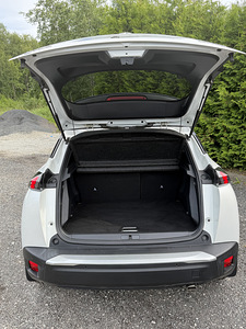 Müün autot Peugeot 2008! Auto müümine Peugeot 2008! (8 foto / 9)