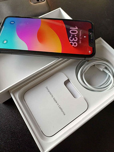 iPhone 11 64GB + kaaned (1 foto / 3)