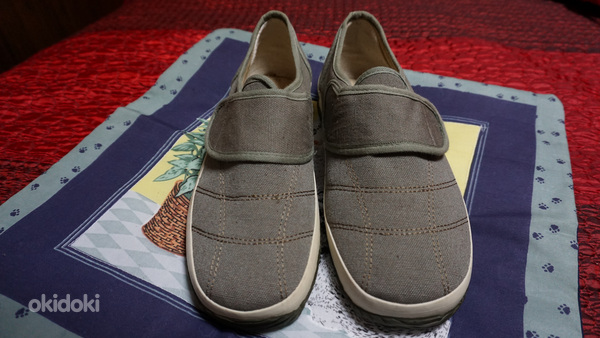 2 paari kingad (tennised) nr.42