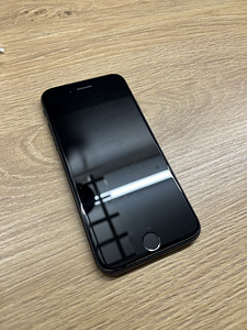 iPhone SE 2020 64GB (2 foto / 3)