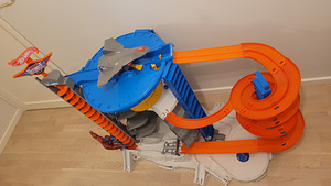 Hot wheels garage (7 foto / 7)