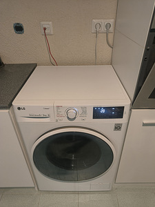 Стиральная машина с сушкой LG (1 фото из 4)