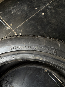 Continental ContiWinterContact 295/35 R19 (8 foto / 8)