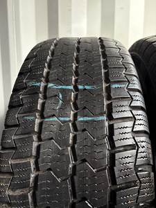 Continental VancoFour Seasons 235/65 R16C (2 foto / 8)