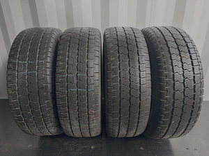 Continental VancoFour Seasons 235/65 R16C (1 foto / 8)