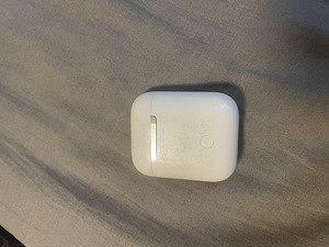 Airpods (3 фото из 3)