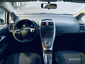 Toyota auris hübriid rent taksoks või toiduks (2 foto / 2)