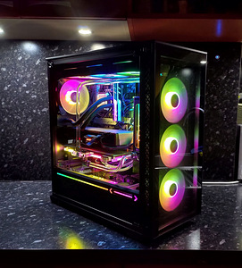 I5 11400 / Radeon VII / RGB / Custom Water loop / 16gb RAM (1 foto / 10)