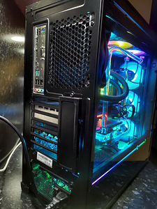 I5 11400 / Radeon VII / RGB / Custom Water loop / 16gb RAM (8 foto / 10)