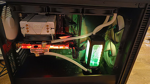 13100F / 1080ti 11gb Waterforce custom loop 360mm / M.2 (1 foto / 8)