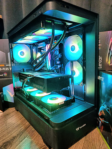Ryzen 7 9800X3D / RTX 5090 / 2TB M.2 / AIO / WINDOWS 11 (5 foto / 10)