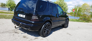 Mercedes-Benz ML500 (4 foto / 9)