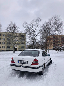 Мерседес с180 (4 фото из 4)
