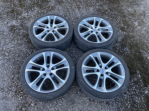Оригинальные диски 5x108 Volvo с летними шинами (1 фото из 5)