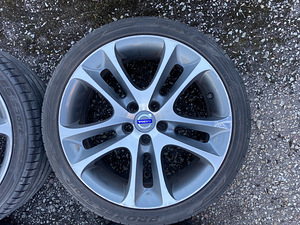 Оригинальные диски 5x108 Volvo с летними шинами (2 фото из 5)