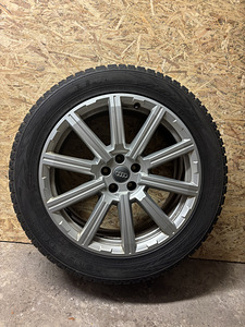 Литые диски Audi Q7 5x112 20" + шины (2 фото из 5)