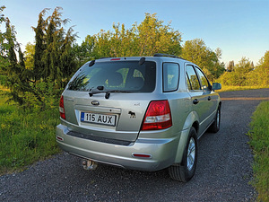 Kia Sorento (4 foto / 7)
