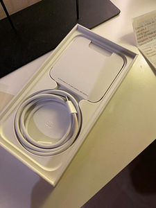 iPhone (3 foto / 4)