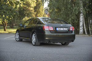 Lexus GS 450h 3.5 218kW (2 foto / 8)