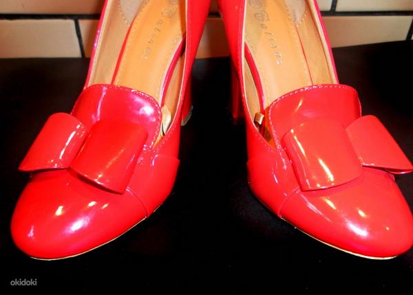 Стильные ярко-красные лаковые туфли с бантами, размер 38 (фото #3)