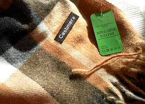 Burberry stiilis lai soe kašmiriga ruuduline sall-palantiin (4 foto / 9)