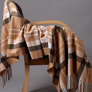 Burberry stiilis lai soe kašmiriga ruuduline sall-palantiin (1 foto / 9)