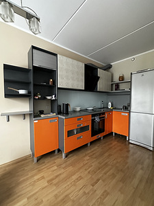 Кухонный гарнитур (1 фото из 2)