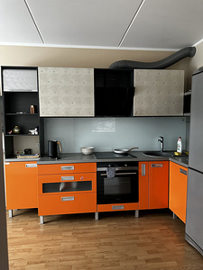 Кухонный гарнитур (2 фото из 2)