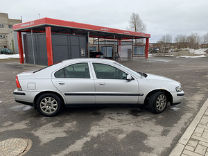 Volvo S60 103kW 2.4 (4 foto / 7)