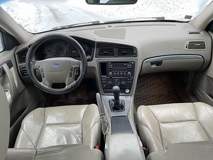 Volvo v70 2.4 125kw (6 foto / 6)