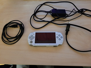 Sony PSP 2001 hacked defektidega + kaablid (4 foto / 5)