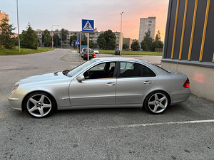 Mercedes Benz E270 (4 фото из 7)